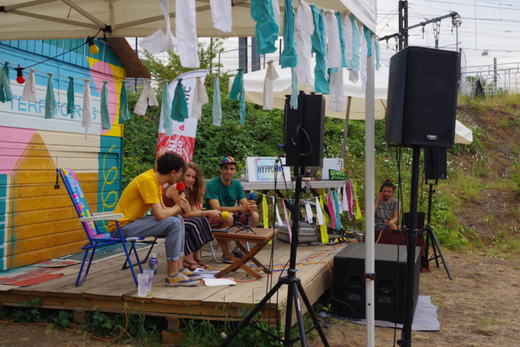 Photo de la conférence les rythmes de l'eau avec les graines électroniques