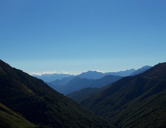 Le vallon et au fond le col ou brille la Madonna sel Colletto