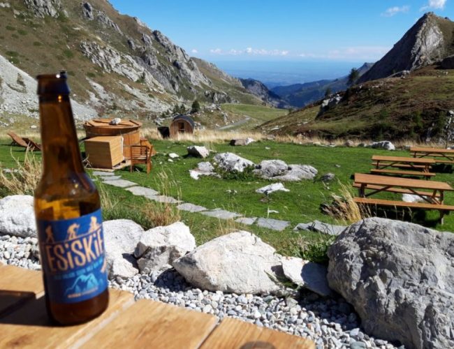 Une bière bien méritée au col d'Esischie